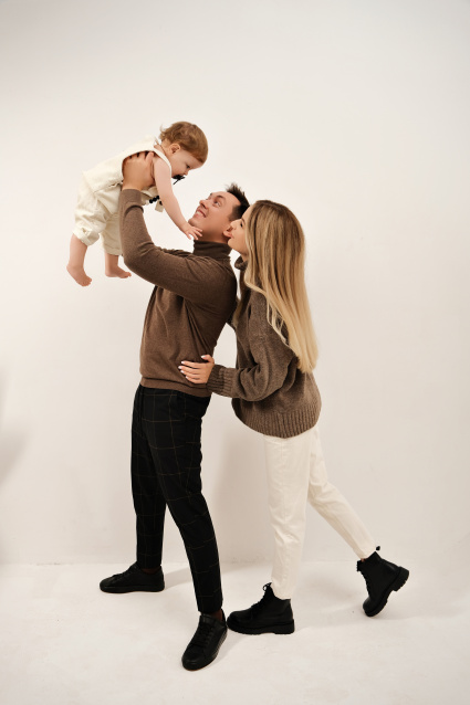 Заказать семейную фотосессию в студии с детьми - сеть фотостудий  Fashion Box – фото № 45