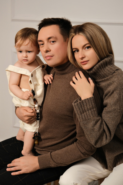 Заказать семейную фотосессию в студии с детьми - сеть фотостудий  Fashion Box – фото № 46