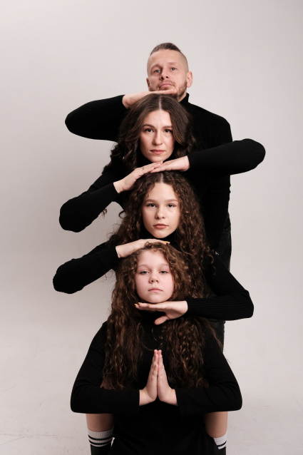 Заказать семейную фотосессию в студии с детьми - сеть фотостудий  Fashion Box – фото № 23