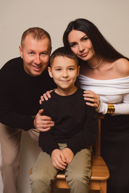 Заказать семейную фотосессию в студии с детьми - сеть фотостудий  Fashion Box – фото № 20