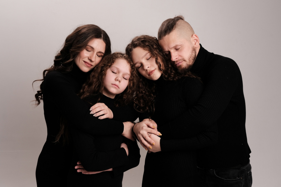 Заказать семейную фотосессию в студии с детьми - сеть фотостудий  Fashion Box – фото № 25