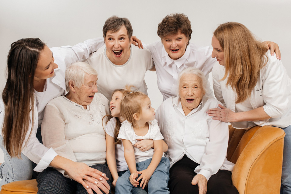 Заказать семейную фотосессию в студии с детьми - сеть фотостудий  Fashion Box – фото № 28