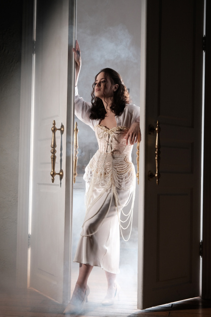 Заказать индивидуальную фотосессию в 2-х образах в Москве - по выгодным ценам от компании Fashion Box

 – фото № 8