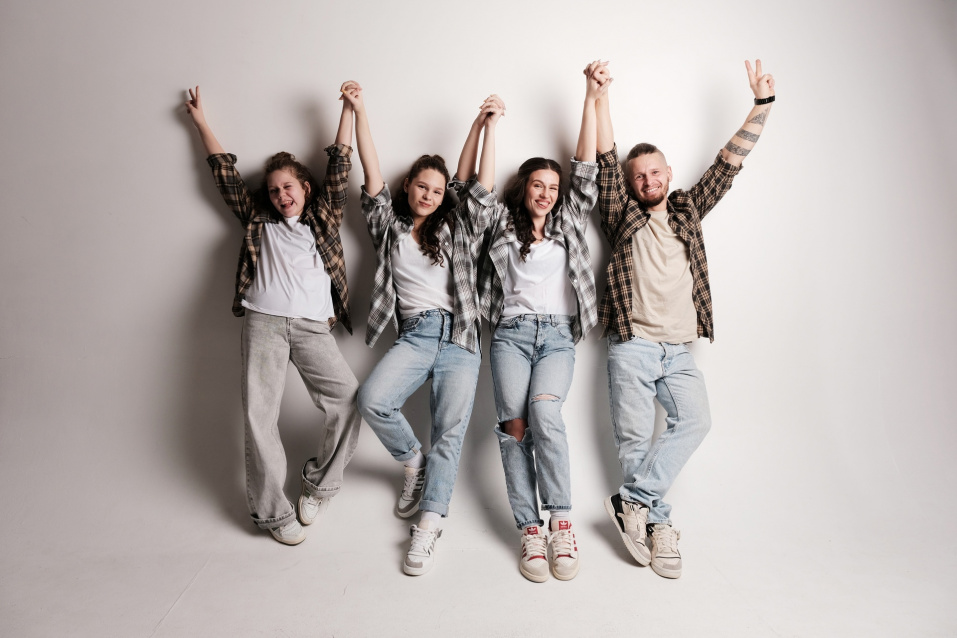 Заказать семейную фотосессию в студии с детьми - сеть фотостудий  Fashion Box – фото № 24