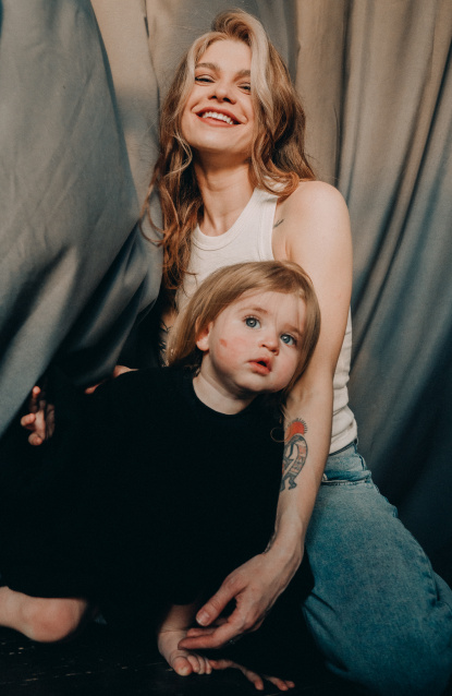 Заказать семейную фотосессию в студии с детьми - сеть фотостудий  Fashion Box – фото № 6