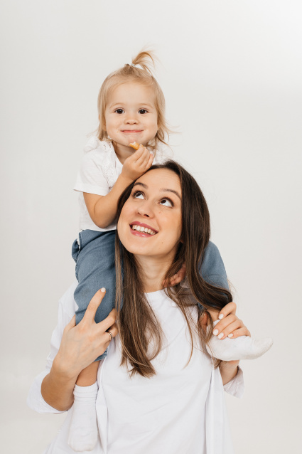 Заказать семейную фотосессию в студии с детьми - сеть фотостудий  Fashion Box – фото № 21