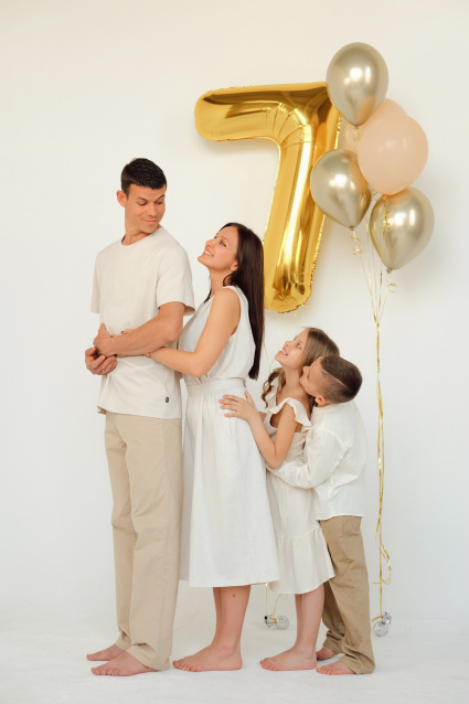 Заказать семейную фотосессию в студии с детьми - сеть фотостудий  Fashion Box – фото № 26