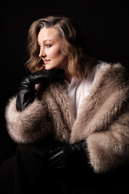 Заказать индивидуальную фотосессию в 2-х образах в Москве - по выгодным ценам от компании Fashion Box

 – фото № 13